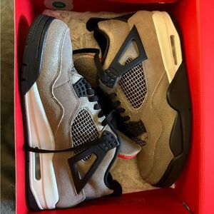 Air Jordan 4 Retro Taupe Haze